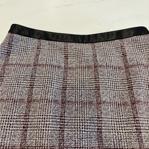 Ann Taylor Plaid Mini Skirt in Mauve and Black - Picture 3 of 7